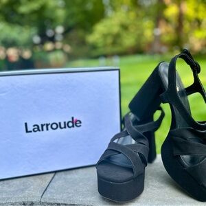 Larroude Elegant Black Platform Heels 🖤 New in Box!